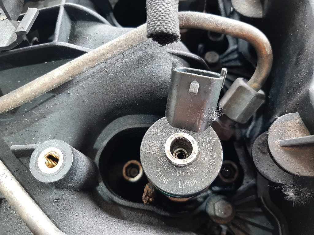 Injector 1.6 d ford focus focus 2 c-max fusion peugeot 206 307 407 citroen xsara c4 c5 mazda 3 0445110188