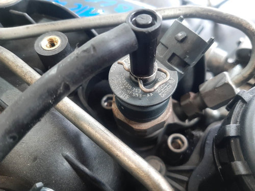 Injector 1.6 tdci g8dd ford focus 2 c-max 0445110353