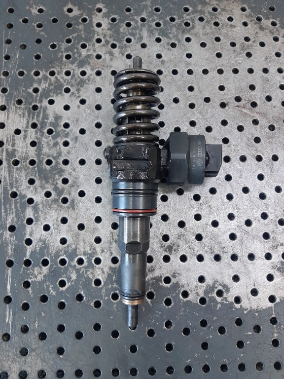 Injector 1.9 tdi vw golf 4 bora passat b5 audi a3 8p 038130073j