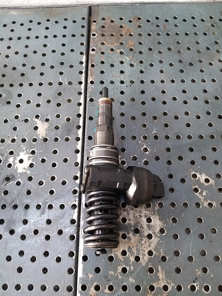 Injector 2.0 tdi audi a3 8p 038130073bq 0414720312