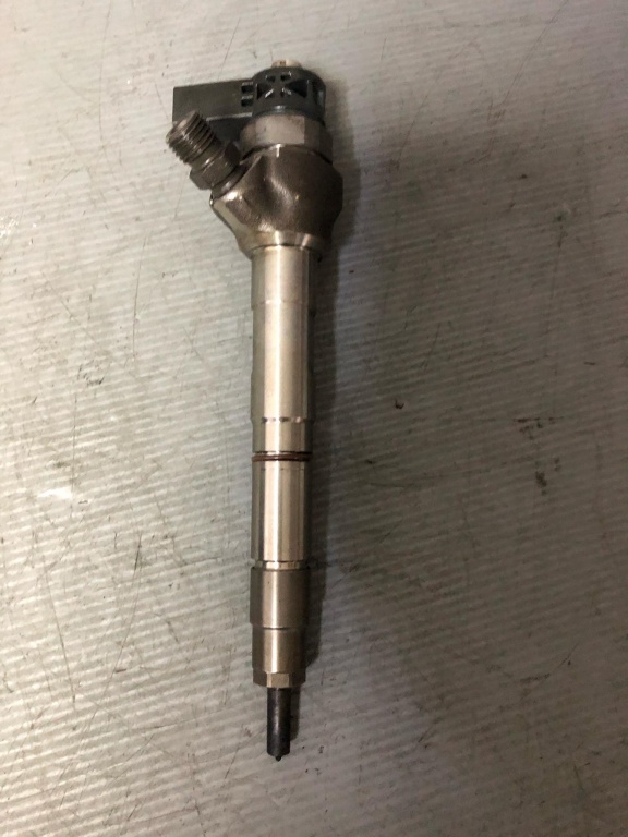 Injector 2.0 tdi audi q5 fyb a3 8v a4 b8 b9 a5 f53 a6 4g 0445110471 04l130277ae