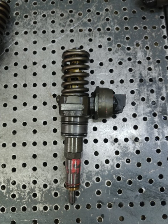 Injector 2.0 tdi bmm bmp audi a3 8p vw passat b6 golf 5 touran skoda octavia 2 seat leon 038130073bq