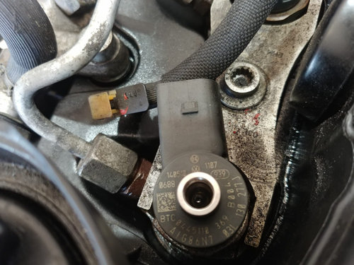 Injector 2.0 tdi cff vw passat b7 tiguan golf 6 skoda superb 0445110369