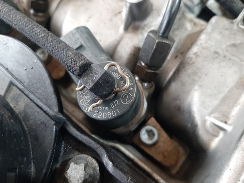 Injector 2.2 cdi mercedes c-class w203 sprinter 0445110072