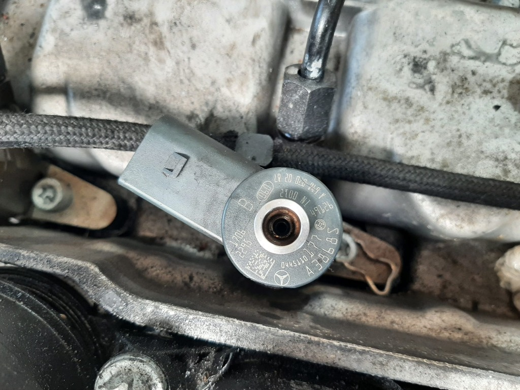 Injector 646963 2.0 cdi mercedes c-class