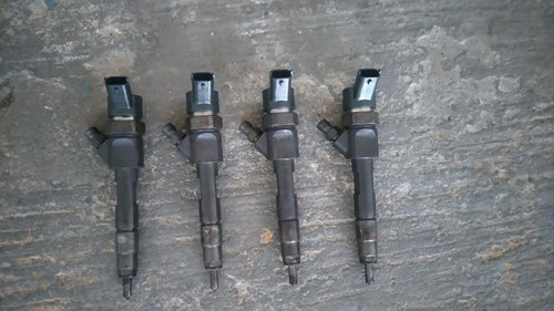 Injector 8200389369 Renault 1.9 DCI an fab. 2005 - 2008