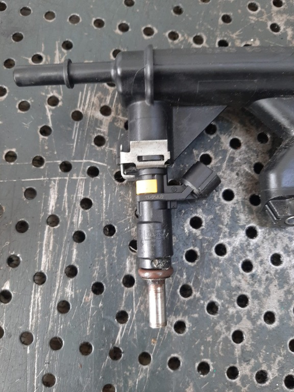 Injector 8f02 1.4 b citroen c3 picasso peugeot 208 752817680-07