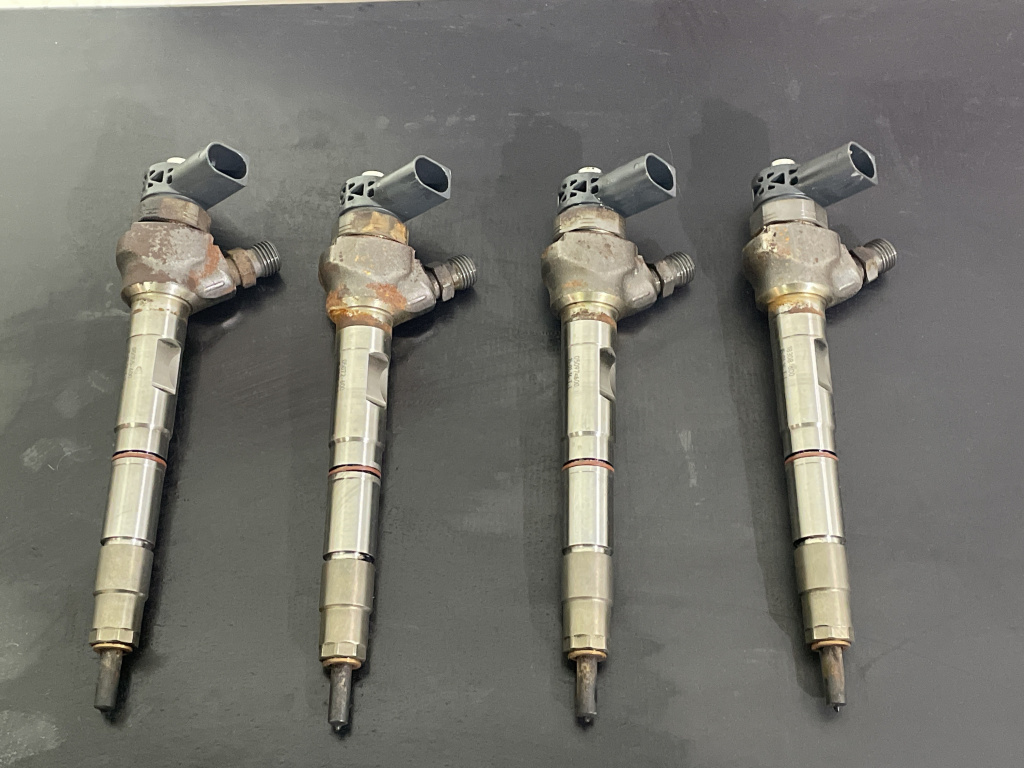 Injector A6 4G sedan 2014 (04L130277AE)