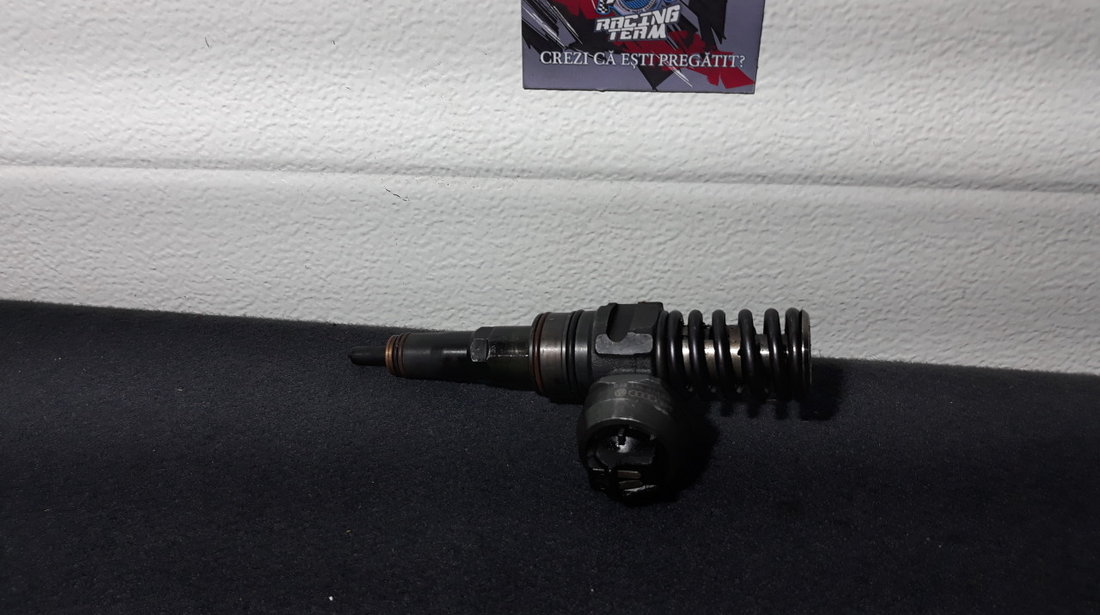 Injector Audi A3 8P 1.9 TDI pompe duse cod 038130073BN