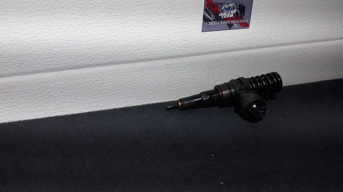 Injector Audi A3 8P 1.9 TDI pompe duse cod 038130073BN