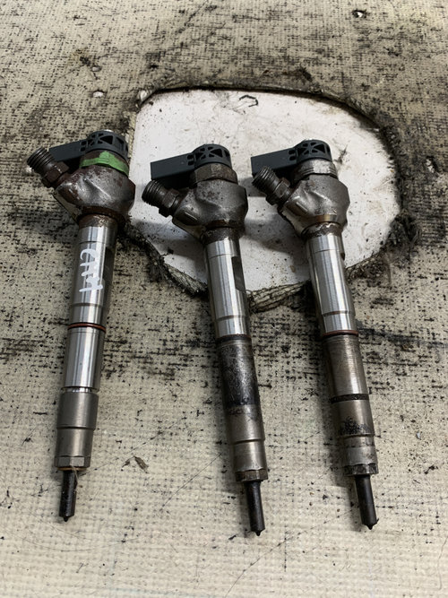 Injector Audi A4 B8 2.0 Motorina 2010, 04L130277AE