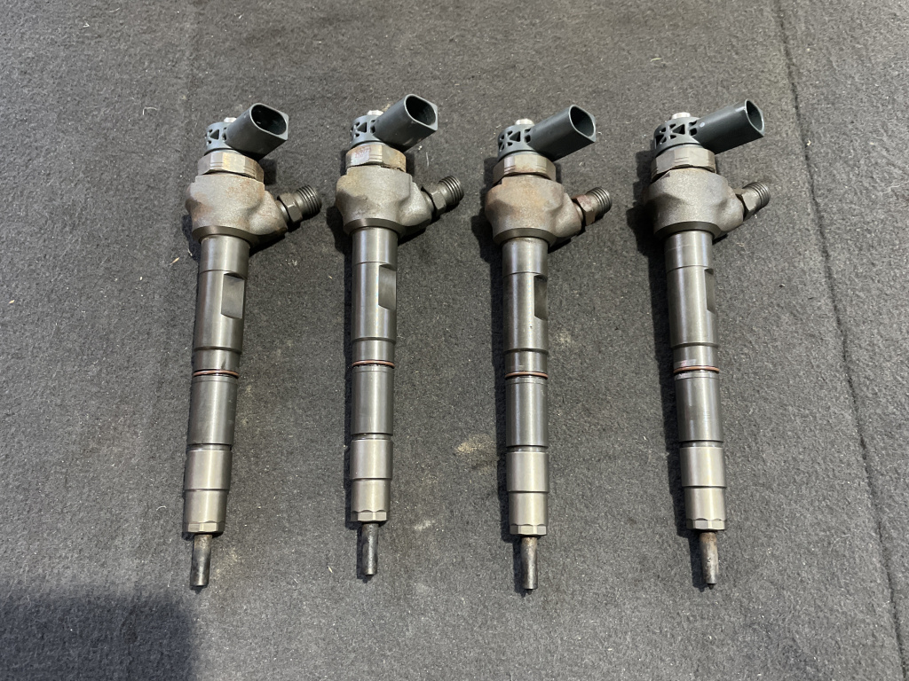 Injector Audi Q3 2.0TDI Quattro Manual sedan 2014 (03L130277J)