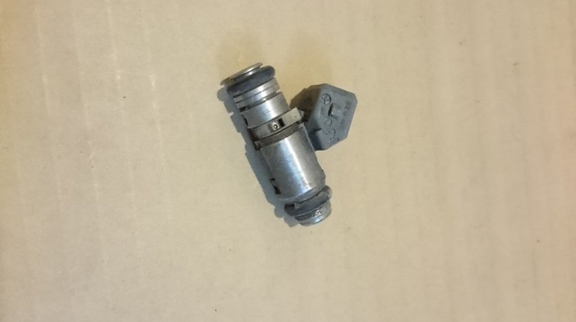 Injector benzina Renault Scenic 1 (1999-2003), Clio, Laguna 1, Megane 1.4 / 1.6 cod 048H04274