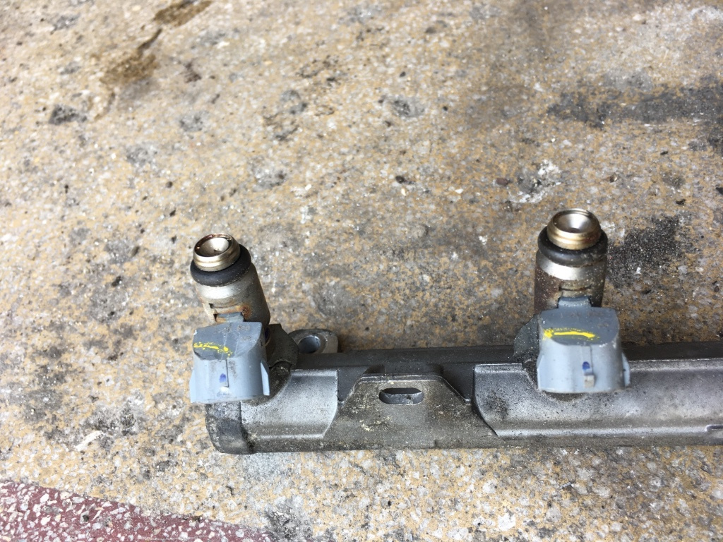 Injector benzina Volkswagen VW Golf 4 [1997 - 2006] Hatchback 5-usi 1.6 MT (105 hp) (1J1) 16V