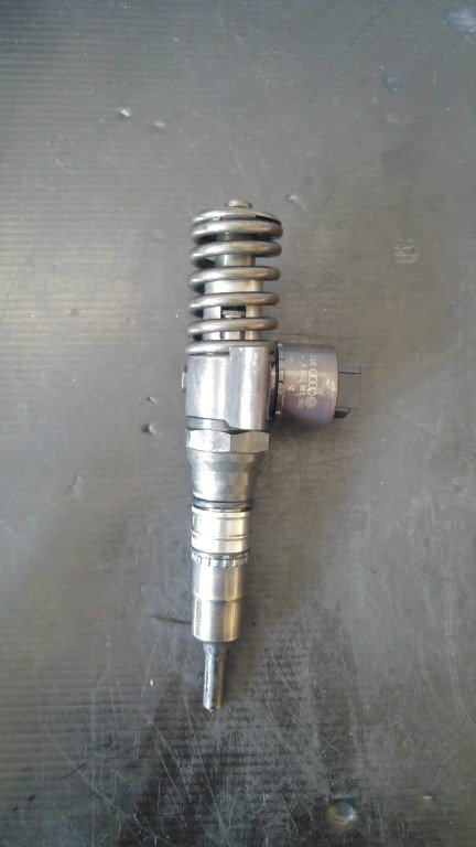 Injector bkd 2.0 tdi vw jetta 03g138073g 0414720404