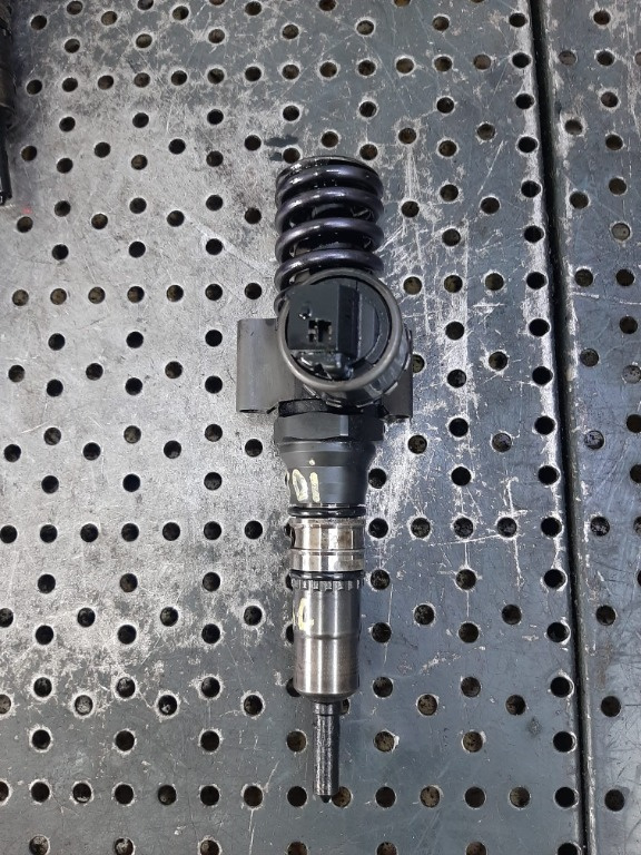 Injector blb bre bkd bkc azv 2.0 tdi audi a3 8p a4 b7 vw golf 5 03g130073g