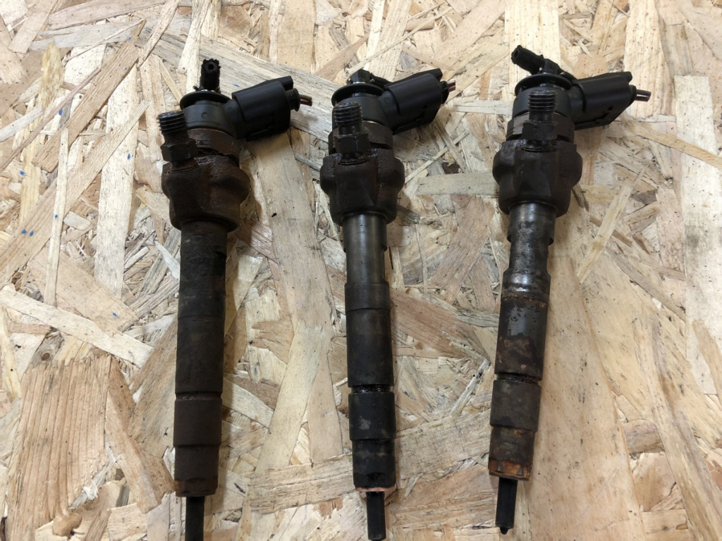 Injector BMW 118D M E87 sedan 2010 (779844604)