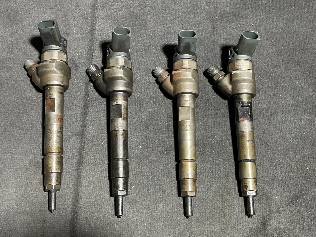 Injector Bmw F10 520 d Manual 184cp sedan 2012 (7810702)