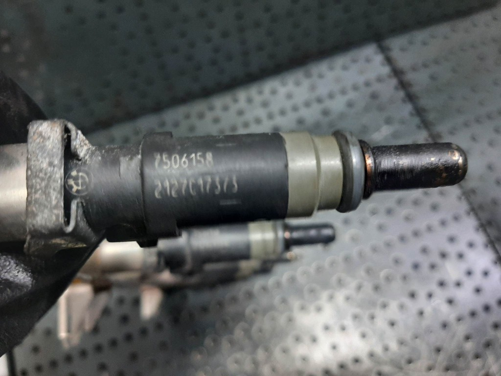 Injector bmw seria 3 e46 1.8 b n42b18a 7506158