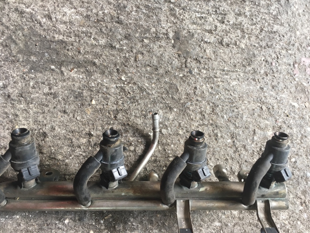Injector BMW Seria 3 E46 [1997 - 2003] Coupe 318Ci MT (118 hp) 1.9 i