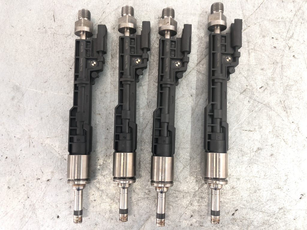 Injector BMW / X3 F25 xDrive 20i N20B20A 184cp sedan 2013 (7639994)