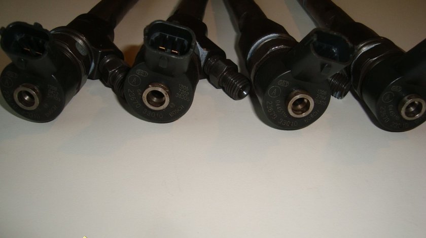 Injector Bosch Cod 0445110085 2367033010 Toyota Avensis Corolla Rav 4 II 2.0 D-4D