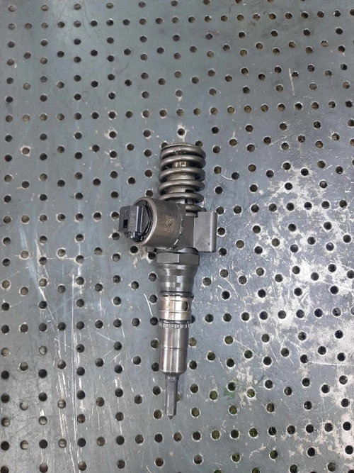 Injector bre bkd azv 2.0 tdi audi a3 8p a4 b7 vw golf 5 0414720404 03g130073g