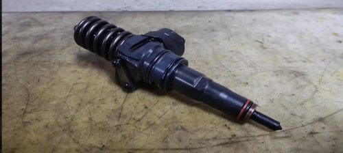 Injector CE (litere mari) 038130073F Volkswagen VW Passat B5 [1996 - 2000]