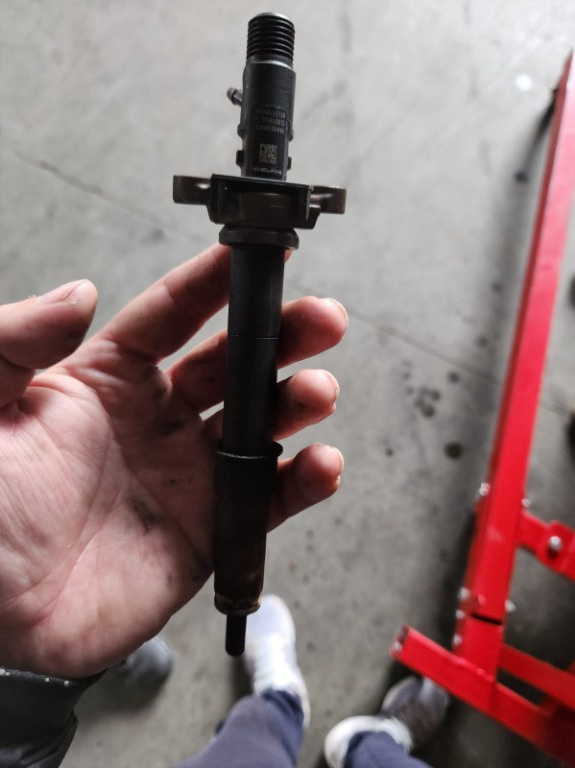 Injector Citroeni C4 2.0 HDI cod 9688438580 / EJBR06001D