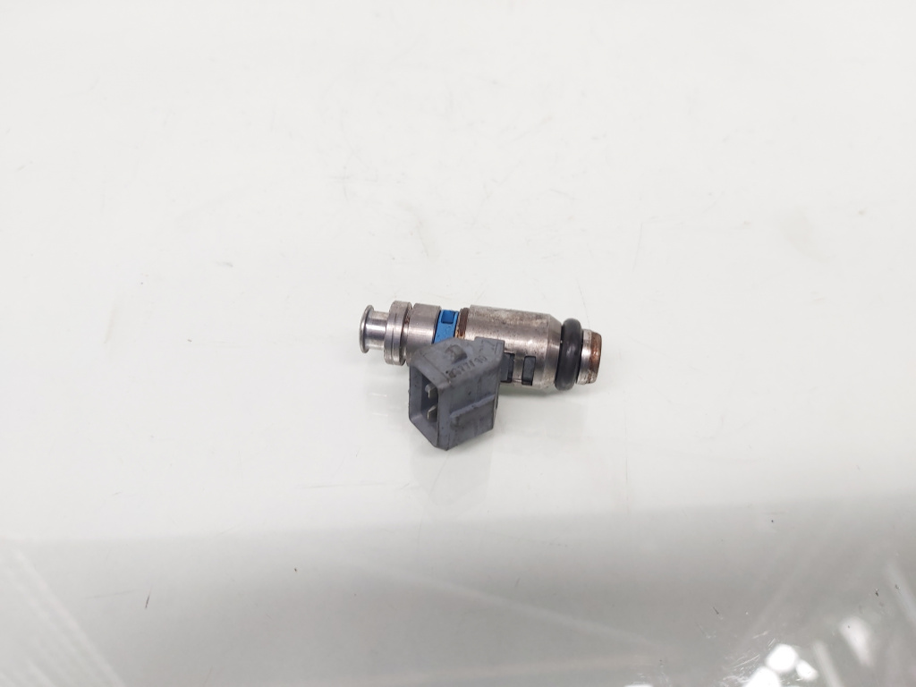 Injector, cod 036031C, VW Golf 4 Variant (1J5), 1.4 benz, AXP (idi:664133)