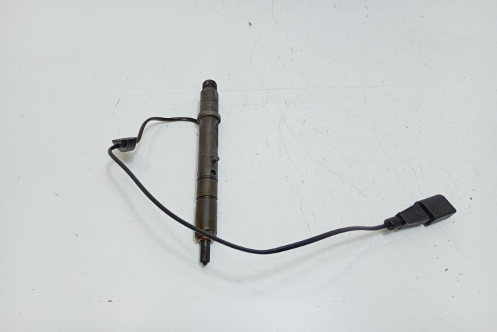 Injector cu fir 059130202G Volkswagen VW Passat B5 [1996 - 2000]