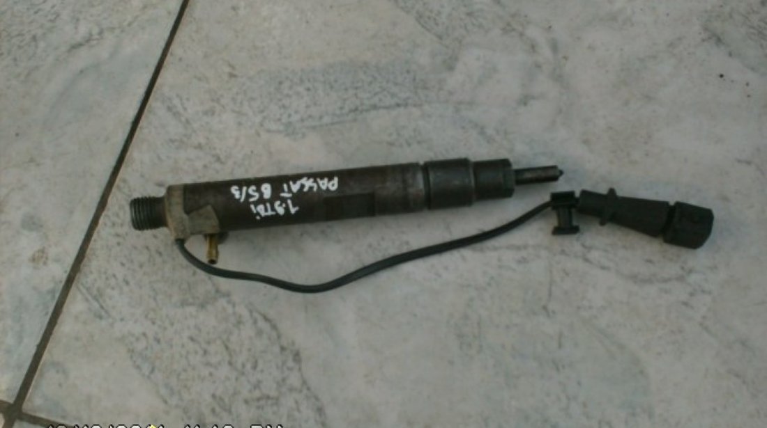 Injector cu fir VW Passat B5 cod 2FHKBEL58P142