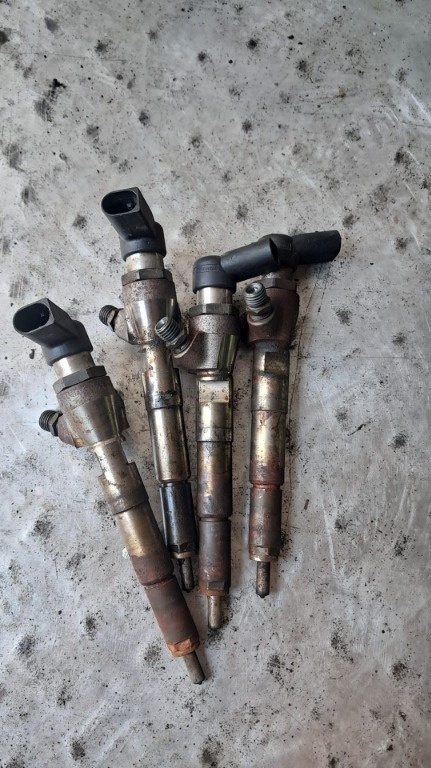 Injector Dacia Dokker 1.5 dci 110 CP cod motor K9K transinie manuala an 2015 cod 8200704191 / 166008052R