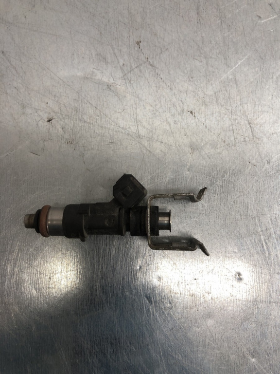 Injector Ford Fiesta MK7 Benzina 1.25 Manual, 82hp sedan 2011 (8A6GAA)