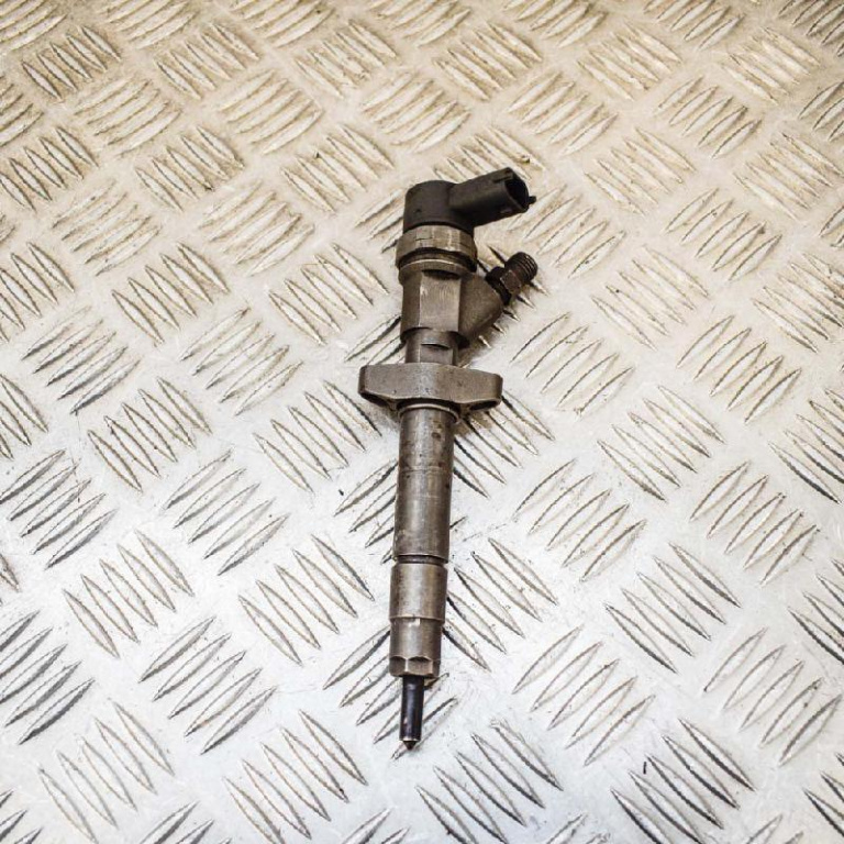 Injector H82101135 Renault Master 2.5 DCI an fab. 2001 - 2010