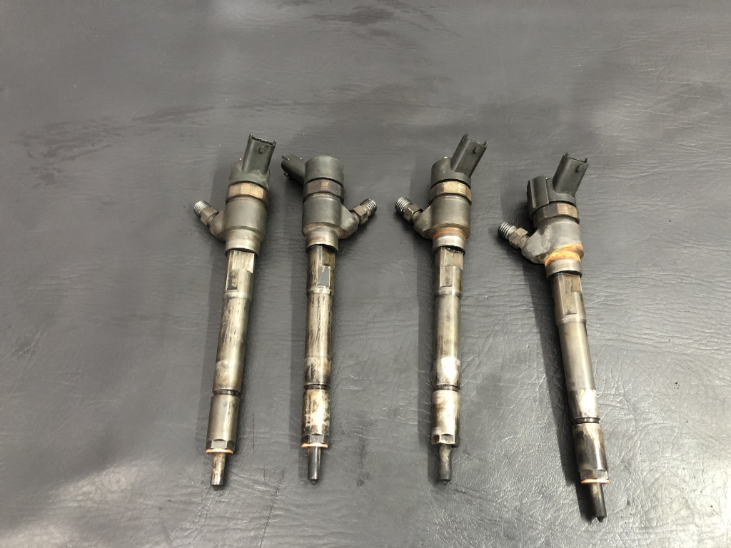 Injector Hyundai Santa Fe 2.2 CRDi 4x4 Manual sedan 2007 (3380027800)