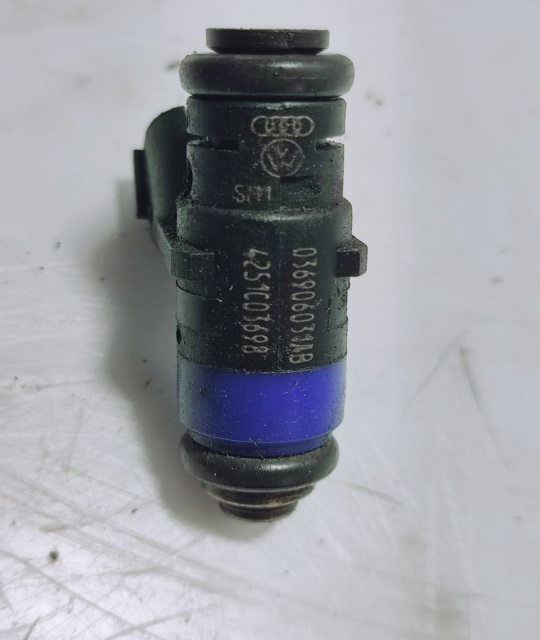 Injector injectoare 1.4 benzina BKY 036906031ab Volkswagen VW Polo 4 [2001 - 2005]