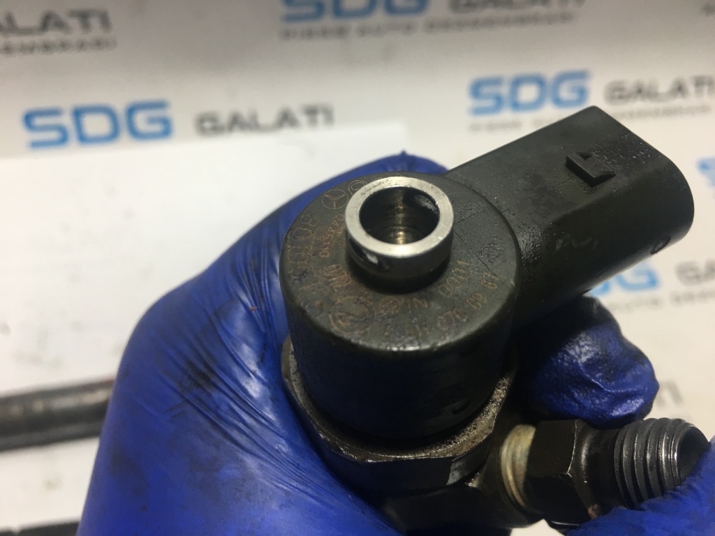 Injector Injectoare Mercedes W203 C200 C220 C270 E200 E220 E270 A 611 070 17 87
