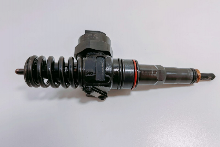 Injector Injector AT 038130073AA AT Volkswagen VW Passat B5.5 [facelift] [2000 - 2005]