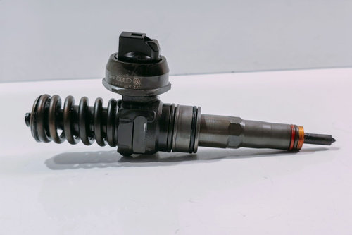 Injector Injector CC / 2.5 tdi 07Z130073N Volkswagen VW Touareg generatia 1 7L [2002 - 2007]