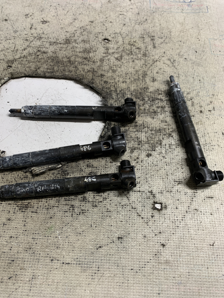 Injector Mercedes E Class W212 2.2 Motorina 2012, A6510702887