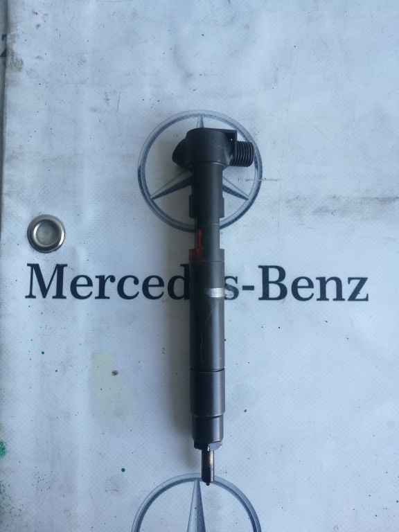 Injector Mercedes w204 cod A6510704987