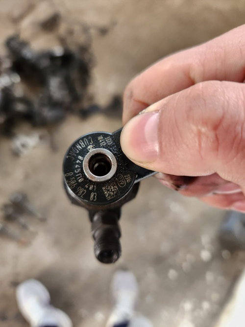 Injector Mini Cooper Clubman 1.6 D R55 2010 2011 2012 2013 2014 cod 0445110401 / 8506902-03