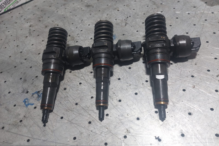 Injector motorina 038 130 073 ak/BD 038 130 073 ak/BD Volkswagen VW Sharan [facelift] [2000 - 2003] Minivan 1.9 TDI MT (115 hp)