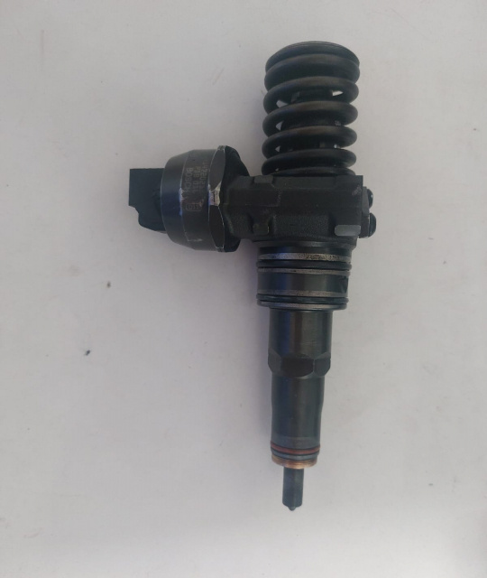 Injector motorina 038 130 073 bn/CS 038 130 073 bn/CS Volkswagen VW Passat B5.5 [facelift] [2000 - 2005] Sedan 1.9 TDI MT (101 hp)