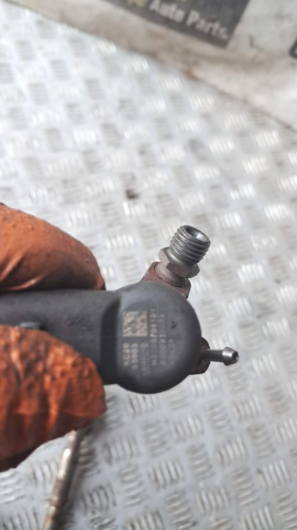 Injector Nissan Qashqai j10 1.5 DCI cod motor k9k transmisie manuala 6+1 an 2012 cod 8200704191 / 8200903034