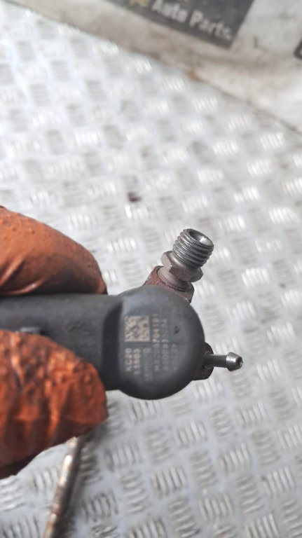 Injector Nissan Qashqai j10 1.5 DCI cod motor k9k transmisie manuala 6+1 an 2012 cod 8200704191 / 82...