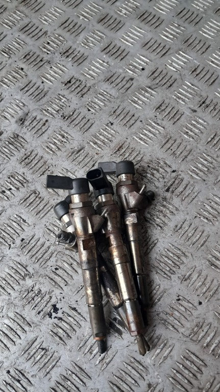 Injector Nissan Qashqai j10 1.5 DCI cod motor k9k an 2011 cod 8200704191 / 8200903034