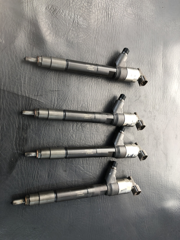 Injector Opel Astra K 1.6 D16DTL 81 kw manual combi sedan 2019 (55570012)