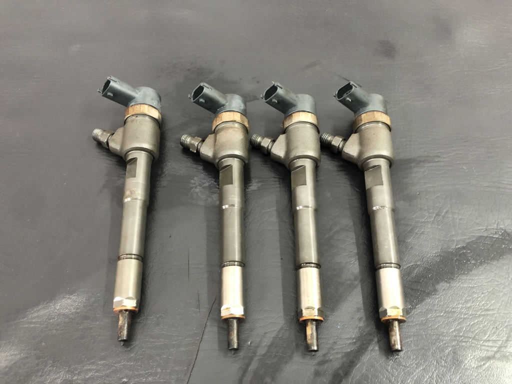 Injector Opel Corsa 1.3 CDTI sedan 2015 (0445110351)